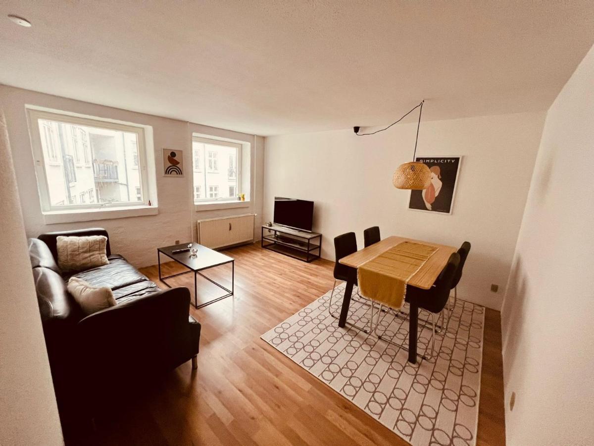 Apartment In The Heart Of Олбор Екстериор снимка